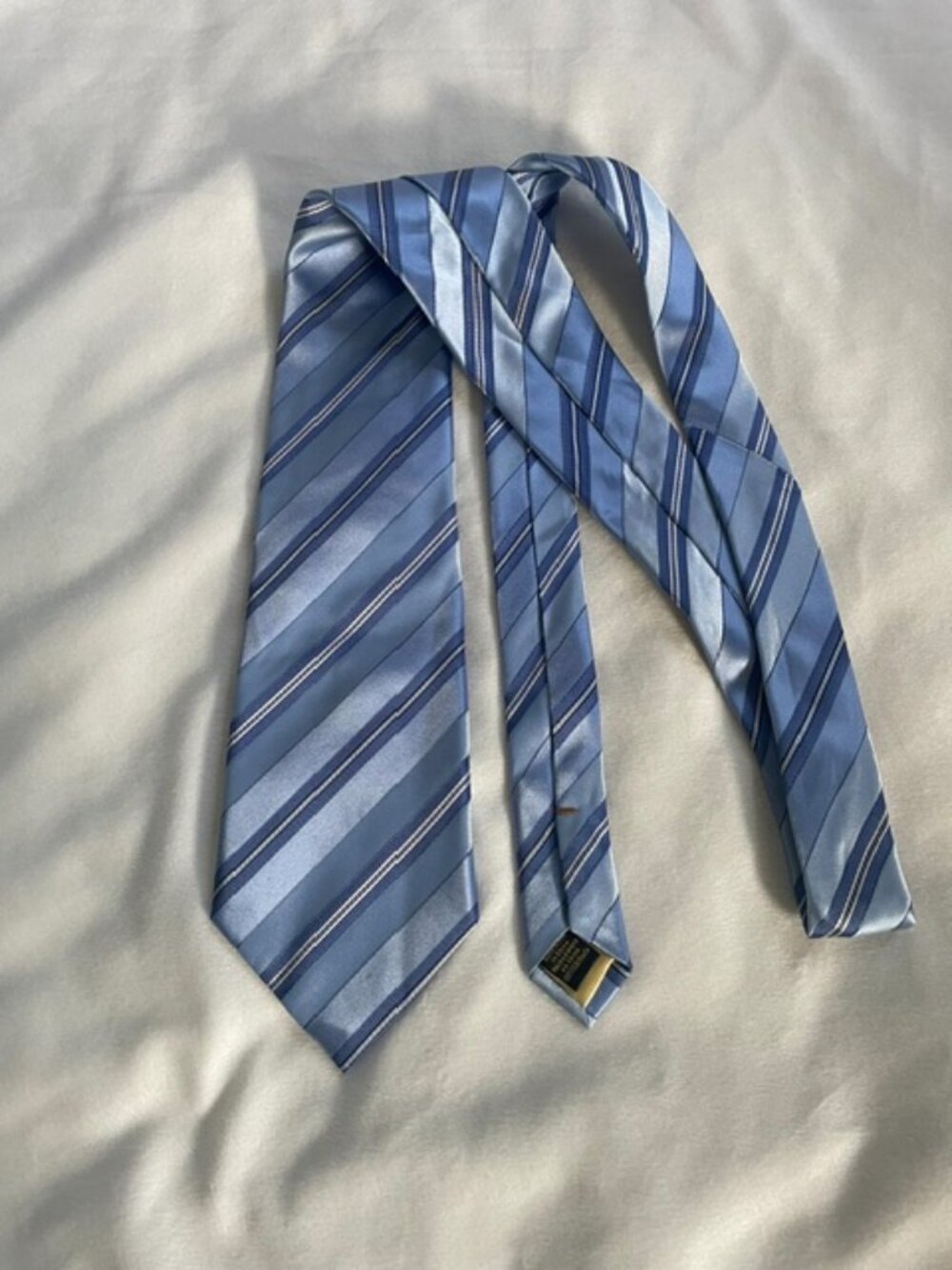 Donald J. Trump Men's 100% Silk Signature Collection Striped Tie, Blue
